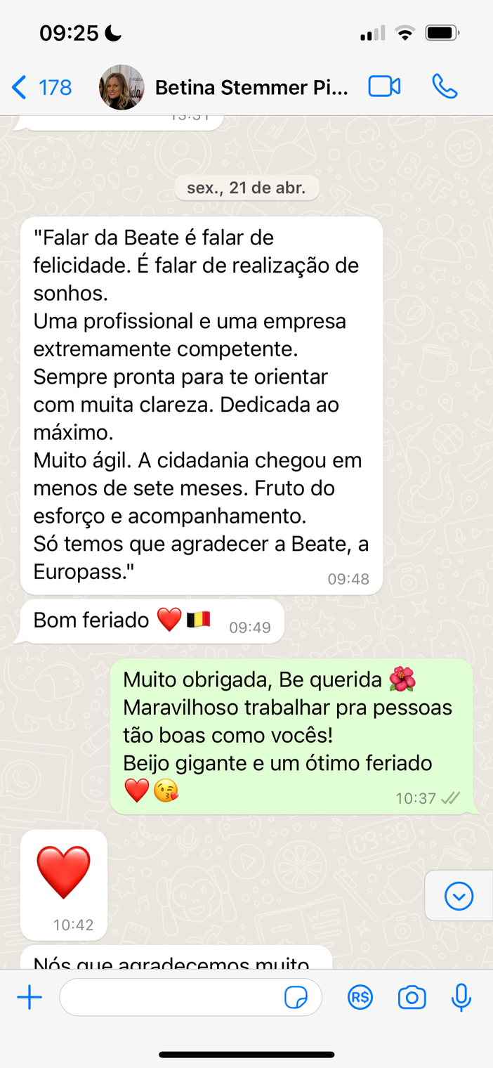 Mensagem de WhatsApp da cliente Betina agradecendo à Beate e à Europass pela cidadania em menos de sete meses